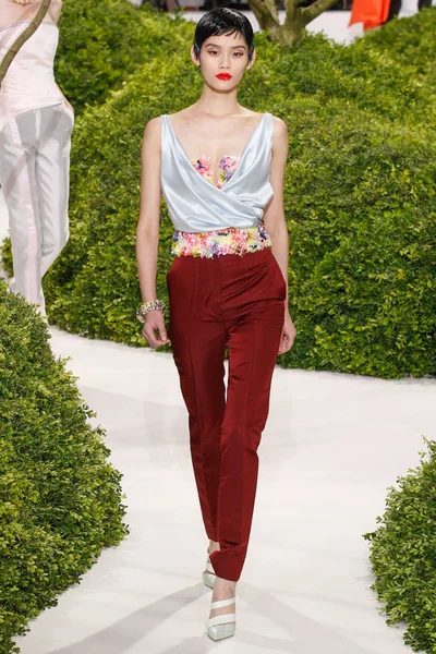 Look 15